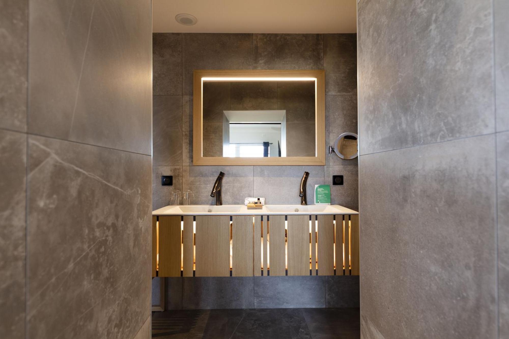 Hotel & Restaurant Origines Par Adrien Descouls - Teritoria Le Broc  Room photo